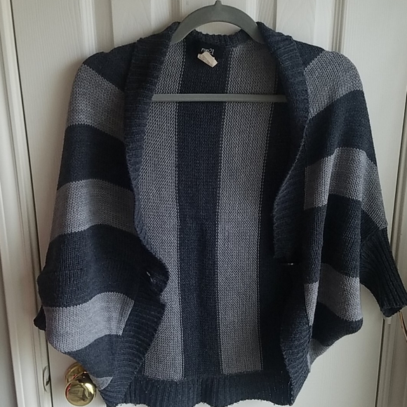 Poncho - Picture 7 of 8